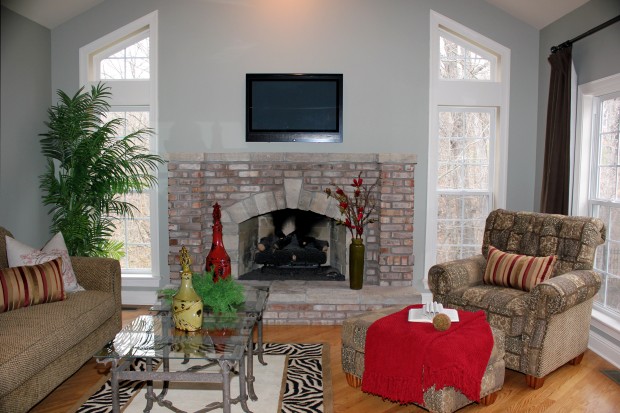 Oak Hollow Lane, 219_living room.jpg
